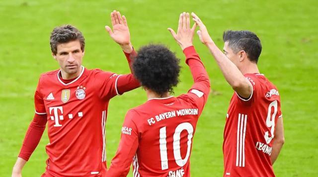 世界杯实时比分-两位新冠康复者“助”兴，拜仁121岁生日快乐！